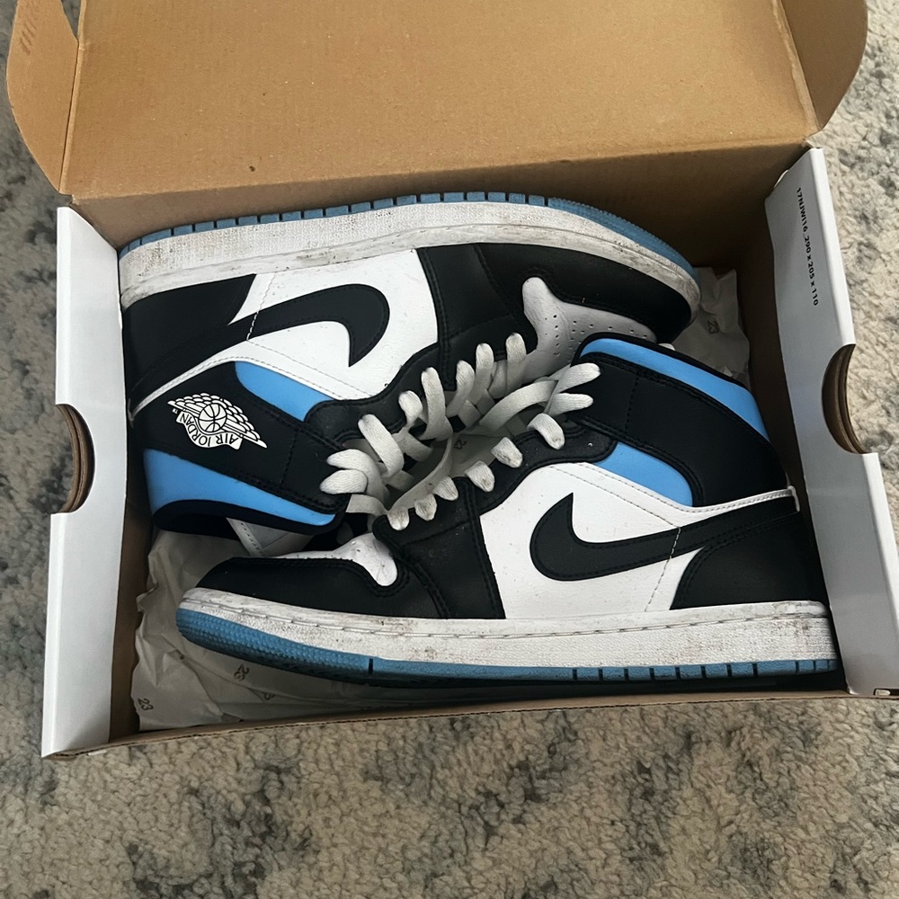 Nike Black and Blue Women's Sneakers